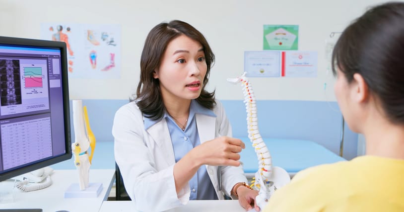 Photo shows Doctor explain bone mass density