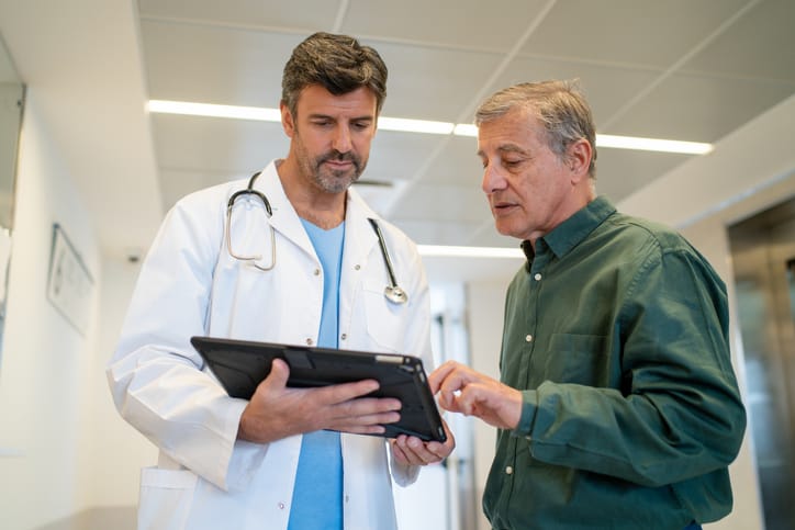 Photo shows doctor with patient